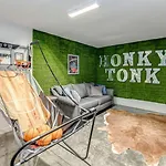 Honky Tonk Game With Rooftop Deck Holiday home *