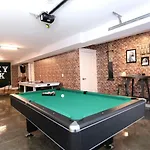 Honky Tonk Game With Rooftop Deck Holiday home Nashville