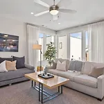 Holiday home Downtown W Rooftop Deck 4 Bedrooms 3 Baths *