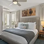 Downtown W Rooftop Deck 4 Bedrooms 3 Baths Holiday home Nashville