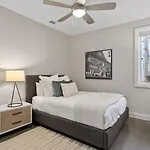 Downtown W Rooftop Deck 4 Bedrooms 3 Baths Holiday home *