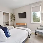 Holiday home Downtown W Rooftop Deck 4 Bedrooms 3 Baths