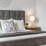 Holiday home Luxury 4 Bedroom Home, Heart Of The Entertainment *