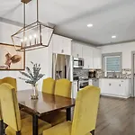 Luxury 4 Bedroom Home, Heart Of The Entertainment * Nashville