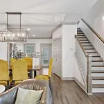 Holiday home Luxury 4 Bedroom Home, Heart Of The Entertainment