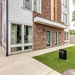 Skyline View With Rooftop Deck