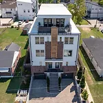 Skyline View With Rooftop Deck