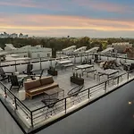 Rooftop Views Stylish Decor Nash Downtown Access Apartment
