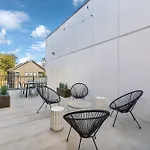 Rooftop Views Stylish Decor Nash Downtown Access Apartment