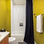 Apartment Rooftop Views Stylish Decor Nash Downtown Access *