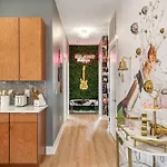 Apartment Rooftop Views Stylish Decor Nash Downtown Access *