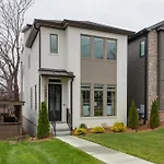 The Lyric - New Luxury Home, Rooftop With Firepit!