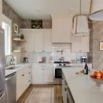 The Lyric - New Luxury Home, Rooftop With Firepit! Holiday home Nashville