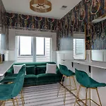 Holiday home The Lyric - New Luxury Home, Rooftop With Firepit! *