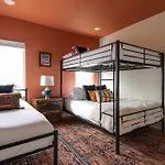 The Lyric - New Luxury Home, Rooftop With Firepit! Holiday home Nashville