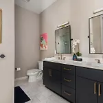 The Crescendo - On Music Row Apartment *