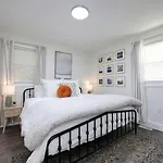 Near Downtown, King Bed, Private Yard, Free Parking Apartment Nashville