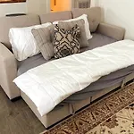 Near Downtown, King Bed, Private Yard, Free Parking Apartment *