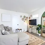 Near Downtown, King Bed, Private Yard, Free Parking Apartment Nashville