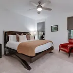 Holiday home Elegant Townhouse Near Broadway *