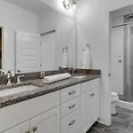 Elegant Townhouse Near Broadway