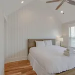 East Nash Luxury Four Bedrooms Huge Rooftop Patio Holiday home Nashville
