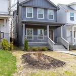 East Nash Luxury Four Bedrooms Huge Rooftop Patio Holiday home Nashville