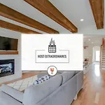 East Nash Luxury Four Bedrooms Huge Rooftop Patio Holiday home *