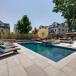 Holiday home Ultimate Luxury Retreat Mega Mansion Pool And *