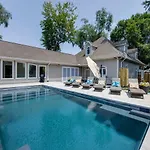 Ultimate Luxury Retreat Mega Mansion Pool And Holiday home
