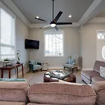 Holiday home Ultimate Luxury Retreat Mega Mansion Pool And