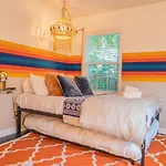 Eccentric East Nash Unique Design Holiday home *