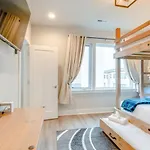 Spacious Contemporary Townhome With Private Rooftop Holiday home