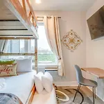 Spacious Contemporary Townhome With Private Rooftop
