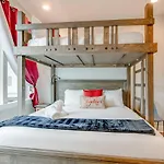 Spacious Contemporary Townhome With Private Rooftop Nashville