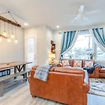 Spacious Contemporary Townhome With Private Rooftop Holiday home *