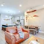 Spacious Contemporary Townhome With Private Rooftop Nashville