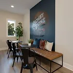 Large Royal Townhome Beautiful Design And Rooftop