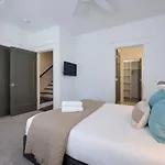 Minutes To Broadway Spacious Townhouse *
