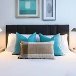 Minutes To Broadway Spacious Townhouse Holiday home
