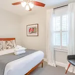 East Paradise 4 Bedroom Large Backyard *