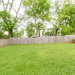East Paradise 4 Bedroom Large Backyard