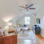 East Paradise 4 Bedroom Large Backyard Holiday home *