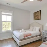 Hilltop Charmer Super Close To Downtown Three Bedroom