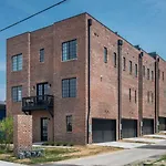 Spacious Wonderful Townhome Downtown Location