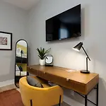 Luxury Downtown Townhome Elevated Skyline Views Holiday home Nashville