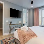 Luxury Downtown Townhome Elevated Skyline Views * Nashville