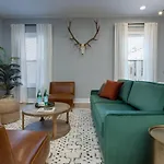 Holiday home Luxury Downtown Townhome Elevated Skyline Views *
