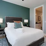 Holiday home Luxury Downtown Townhome Elevated Skyline Views *