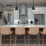 Luxury Downtown Townhome Elevated Skyline Views * Nashville